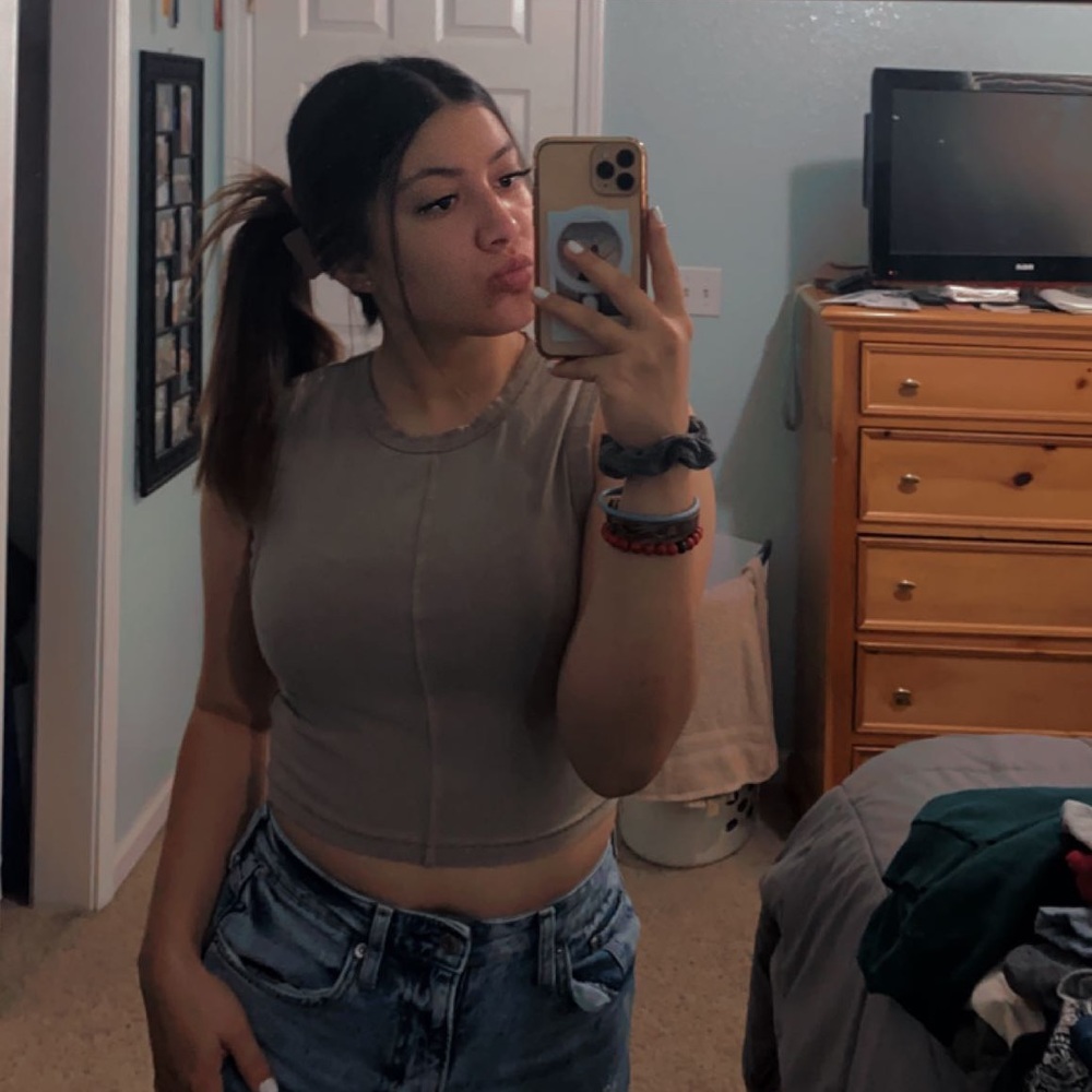 Meet your Posher, Monique